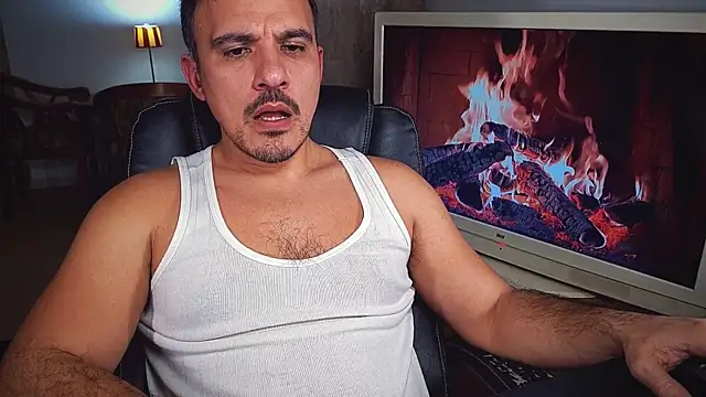 Snapshot of officeman7 chatting on December 29, 2024, 5:44 pm officeman7 online show from December 29, 2024, 5:44 pm