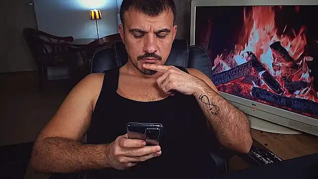 Snapshot of officeman7 chatting on January 24, 2025, 5:11 pm officeman7 online show from January 24, 2025, 5:11 pm