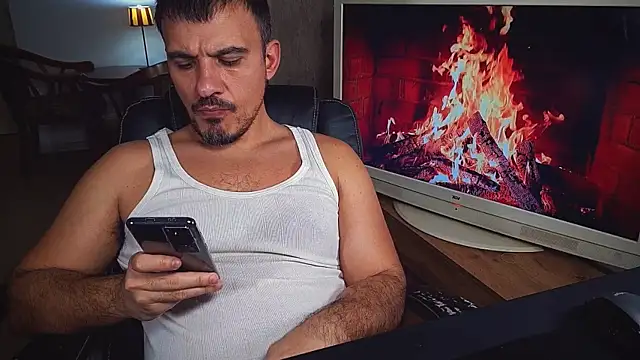 Snapshot of officeman7 chatting on January 30, 2025, 4:24 pm officeman7 online show from January 30, 2025, 4:24 pm