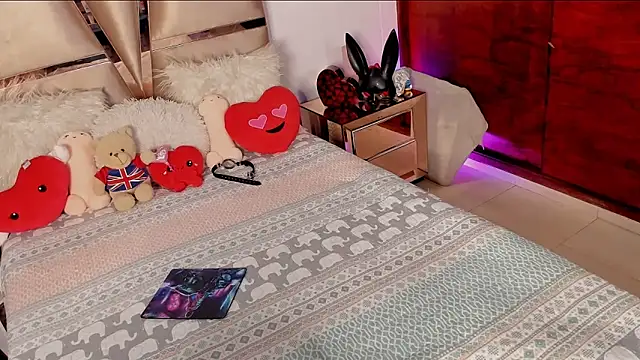 Nikole66  online show from February 19, 2025, 2:01 am