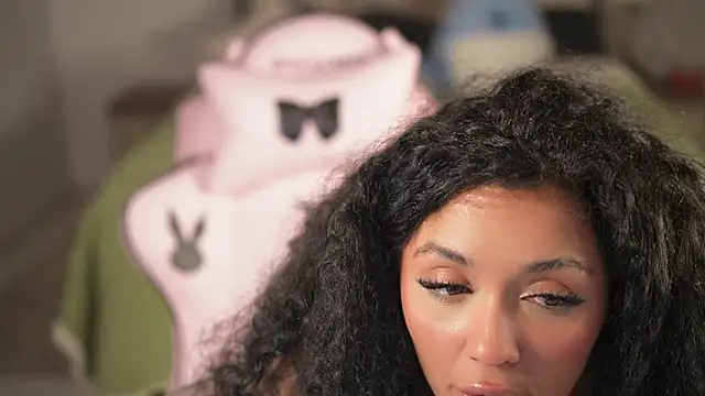 Snapshot of Moan4u chatting on December 16, 2024, 4:23 am Moan4u online show from December 16, 2024, 4:23 am