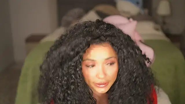 Snapshot of Moan4u chatting on December 19, 2024, 2:34 am Moan4u online show from December 19, 2024, 2:34 am