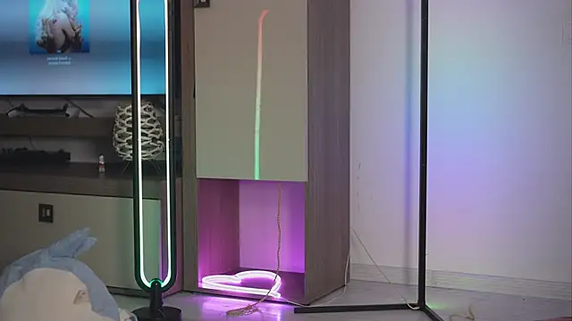 Snapshot of Moan4u chatting on October 6, 2025, 10:02 am Moan4u online show from October 6, 2025, 10:02 am