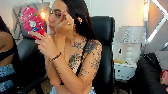 ChloeHarper  online show from October 25, 2025, 12:56 pm