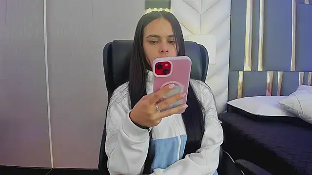 Snapshot of ChloeHarper_ chatting on June 21, 2026, 11:46 am ChloeHarper online show from June 21, 2026, 11:46 am