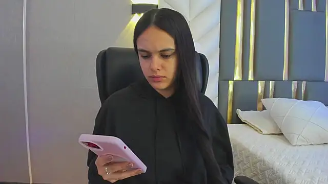 Snapshot of ChloeHarper_ chatting on July 8, 2026, 11:48 am ChloeHarper online show from July 8, 2026, 11:48 am