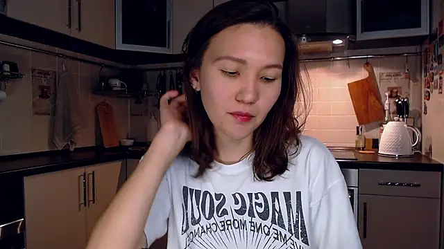 Kelly Yon online show from September 16, 2025, 9:38 pm