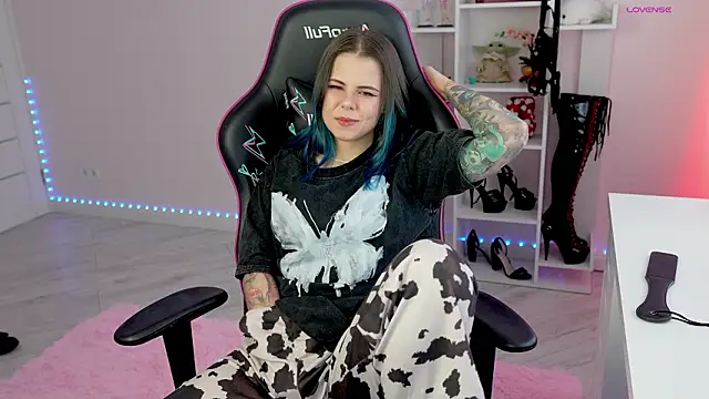 Latex Kitty online show from March 18, 2026, 2:09 pm