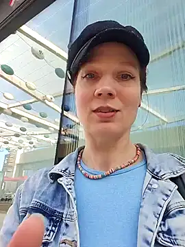 Exhibitionsplit online show from February 11, 2025, 2:57 pm