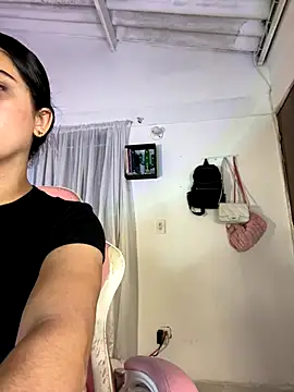 Snapshot of violet-333 chatting on October 8, 2025, 4:21 am violet-333 online show from October 8, 2025, 4:21 am