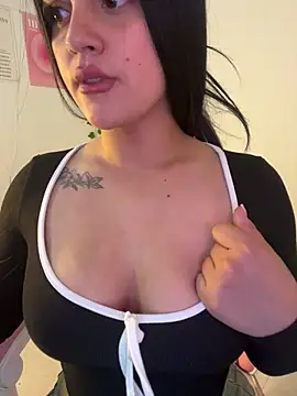 Snapshot of violet-333 chatting on January 31, 2026, 7:11 pm violet-333 online show from January 31, 2026, 7:11 pm