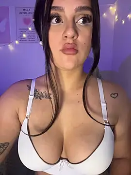 Snapshot of violet-333 chatting on February 17, 2026, 4:57 pm violet-333 online show from February 17, 2026, 4:57 pm