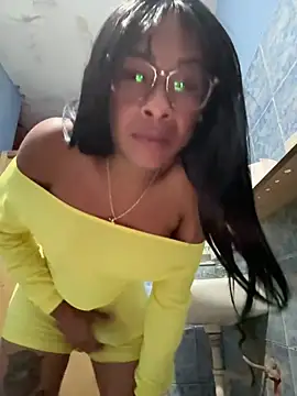 Snapshot of VenusCanela22 chatting on May 28, 2026, 6:43 am VenusCanela22 online show from May 28, 2026, 6:43 am