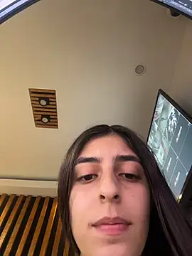 Snapshot of cristel_17 chatting on March 4, 2026, 7:58 am cristel 17 online show from March 4, 2026, 7:58 am