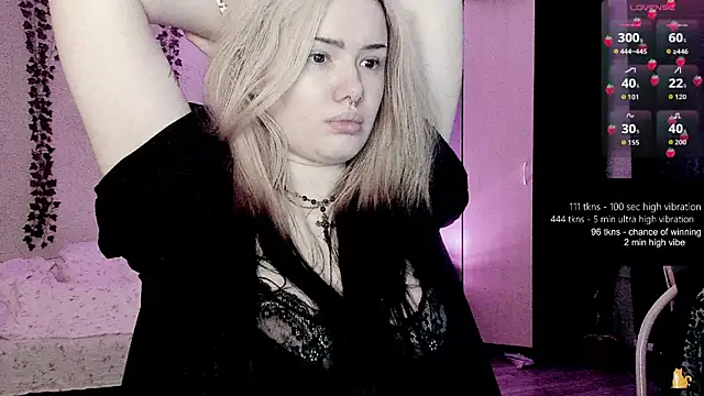 strawberry elfcat online show from June 11, 2026, 2:53 am