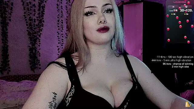 strawberry elfcat online show from June 18, 2026, 9:25 am