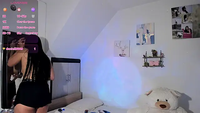 VeronikaOlsen online show from November 26, 2025, 1:23 pm