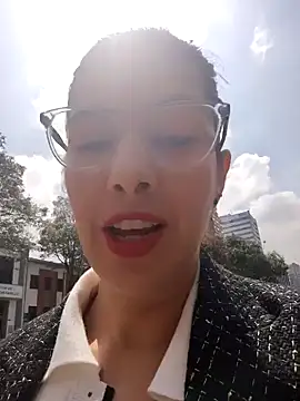 scarlett moore online show from November 21, 2025, 3:54 pm