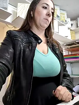 Mia Novikov online show from November 6, 2025, 6:31 pm