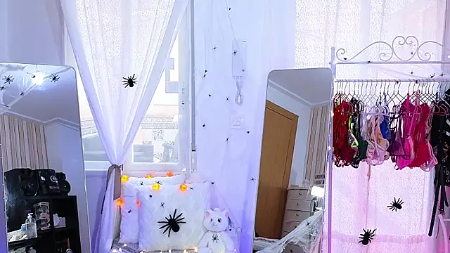 Tawny cox online show from October 19, 2025, 8:37 am