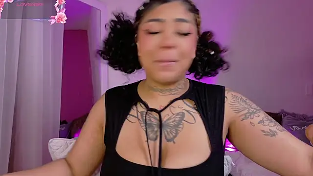 foxxy-lov3 online show from February 20, 2026, 12:05 pm