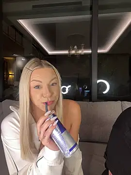 SexOnMyLvL online show from April 15, 2026, 8:20 pm