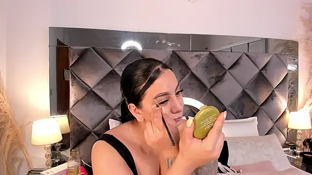 sofhiaa adaams online show from November 12, 2025, 9:25 pm