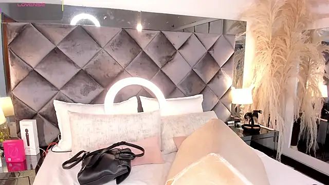 sofhiaa adaams online show from November 14, 2025, 10:18 pm