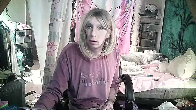 Ombeline1 online show from February 18, 2025, 4:15 am