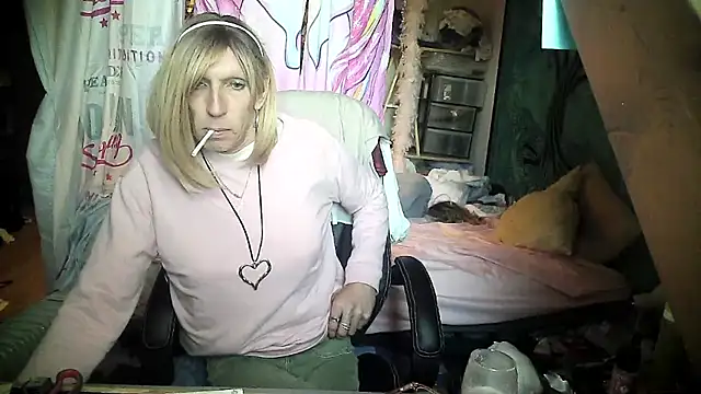 Ombeline1 online show from February 18, 2025, 1:33 pm