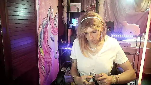 Ombeline1 online show from March 22, 2025, 12:25 pm