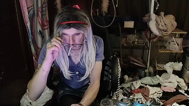 Ombeline1 online show from October 12, 2025, 9:25 pm