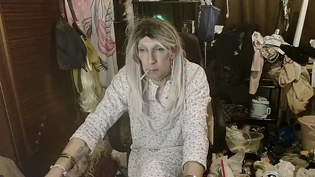 Ombeline1 online show from December 18, 2025, 11:55 pm