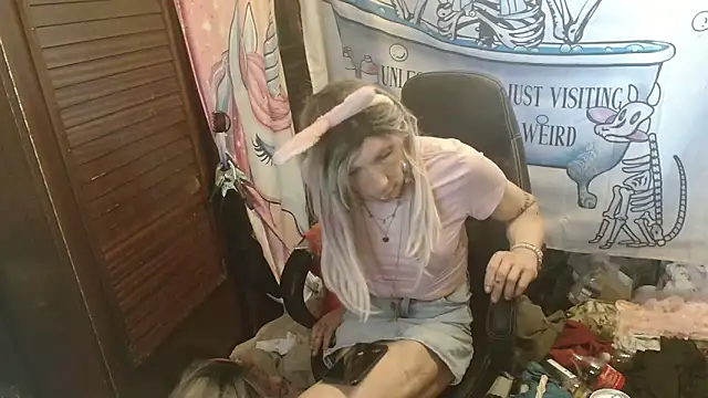 Ombeline1 online show from April 7, 2026, 12:05 pm