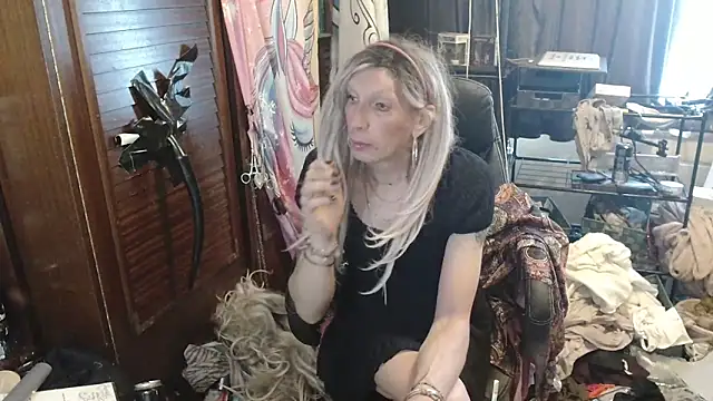 Ombeline1 online show from May 28, 2026, 3:42 pm