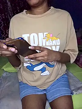 Snapshot of Triha_18 chatting on November 19, 2025, 1:44 pm Triha 18 online show from November 19, 2025, 1:44 pm