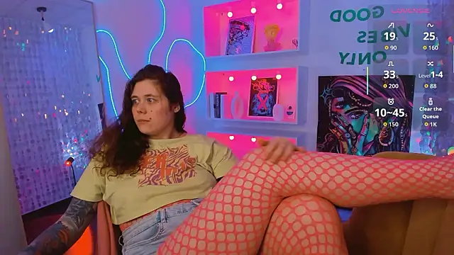 Snapshot of SophiePure chatting on February 19, 2026, 1:45 am SophiePure online show from February 19, 2026, 1:45 am