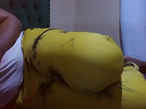 Snapshot of Sexy_Riri chatting on July 3, 2026, 9:10 pm Sexy Riri online show from July 3, 2026, 9:10 pm