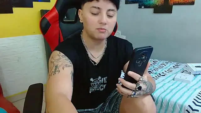 isabeautyx19 online show from October 28, 2025, 3:43 am