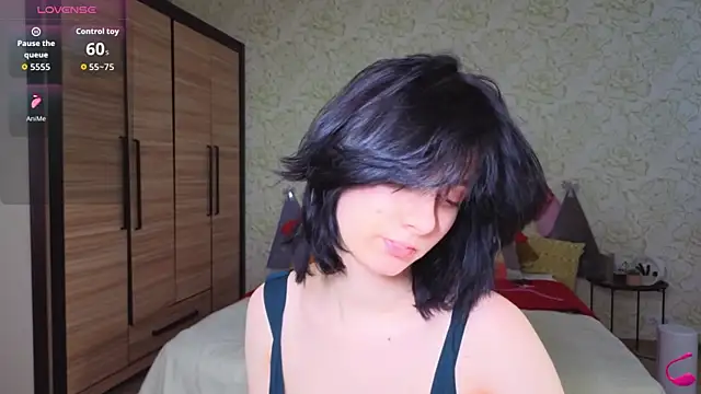 JulisSweet online show from January 9, 2026, 9:45 am