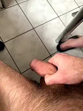 train2whor3 online show from November 17, 2025, 11:38 am