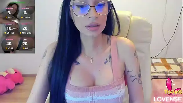 kissnicol32 online show from May 28, 2026, 4:26 pm