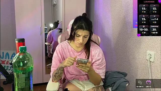 Katrin  kiss online show from February 4, 2025, 7:33 pm