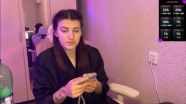 Katrin  kiss online show from February 11, 2025, 6:33 pm