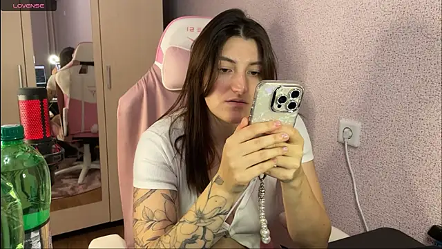 Katrin  kiss online show from February 12, 2025, 7:02 pm