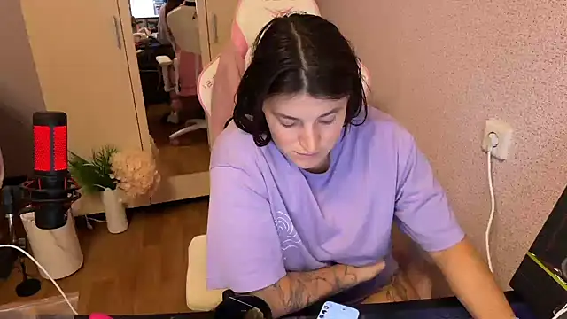 Katrin  kiss online show from November 18, 2025, 4:00 pm