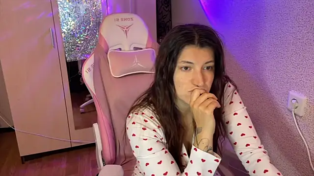 Katrin  kiss online show from April 13, 2026, 3:06 pm