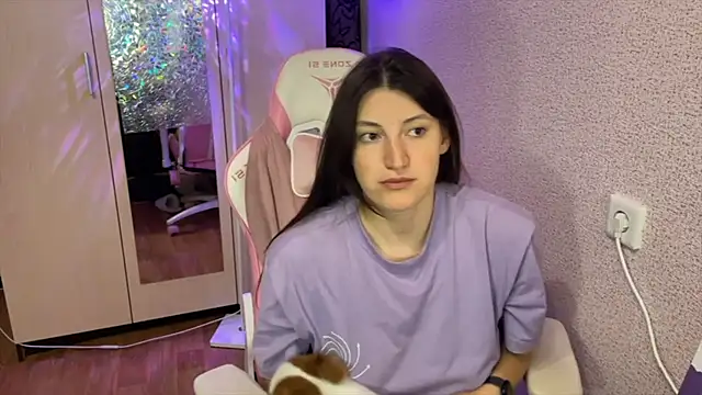 Katrin  kiss online show from April 19, 2026, 6:32 pm