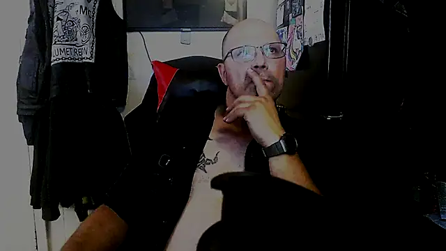 KrazyLegz online show from October 3, 2025, 7:55 pm