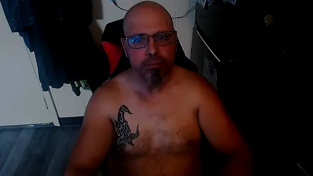 KrazyLegz online show from October 19, 2025, 3:12 pm